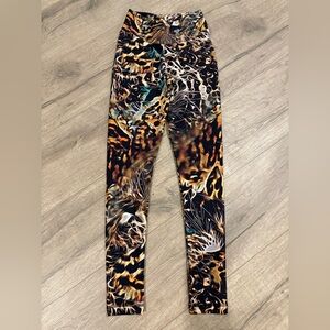 CLS scrunch butt leggings